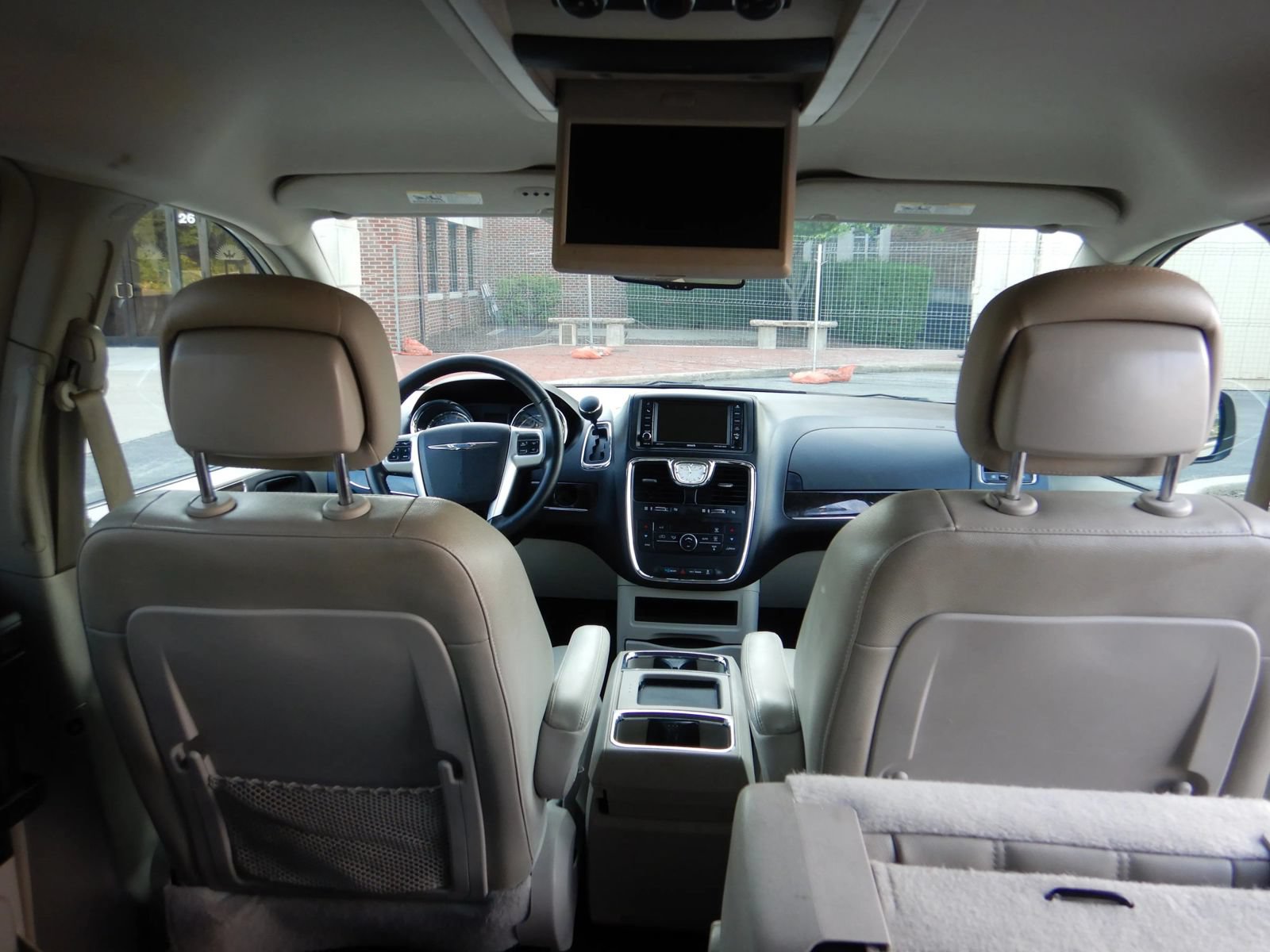 Used 2013 Chrysler Town & Country Touring FWD image 24