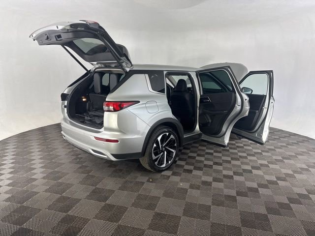 Used 2023 Mitsubishi Outlander SE AWD/4WD image 14