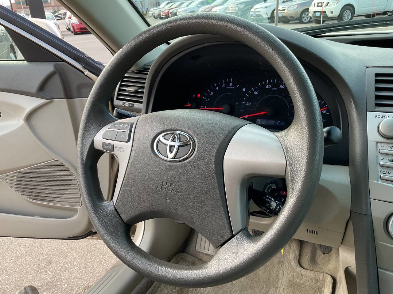 Used 2010 Toyota Camry LE image 15