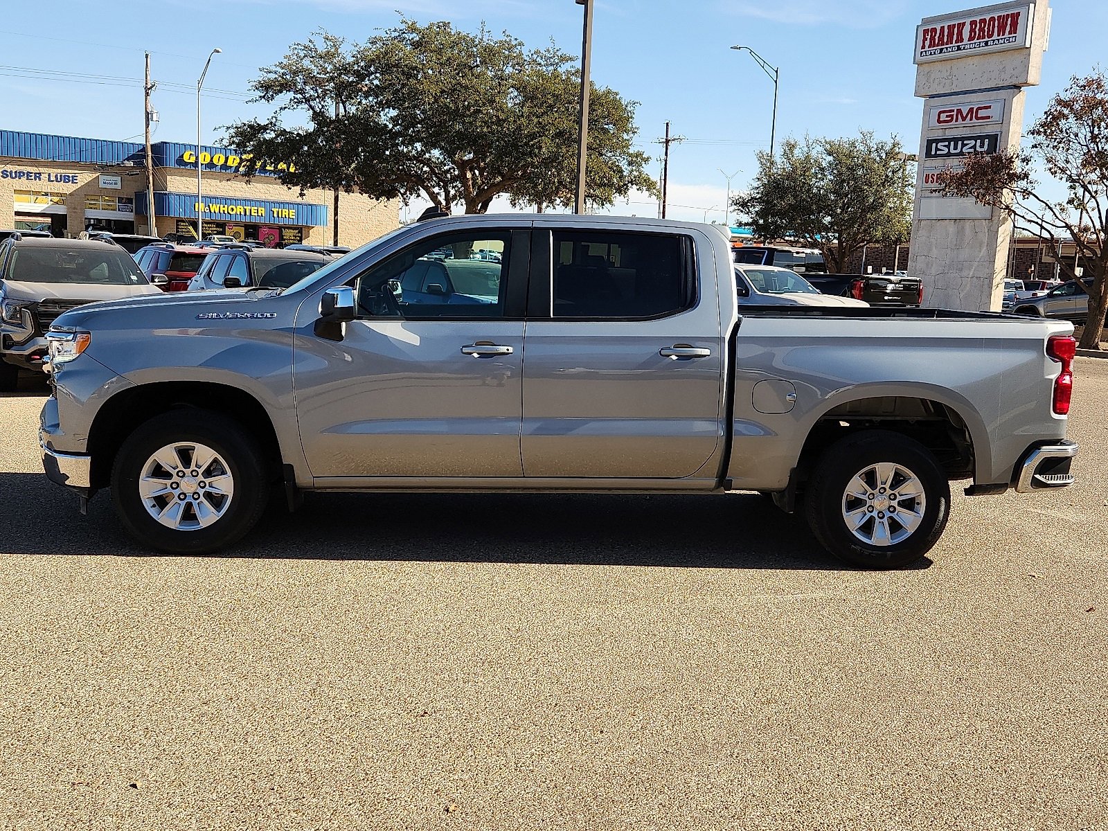 Used 2025 Chevrolet Silverado 1500 LT image 2