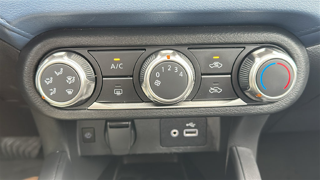 Used 2025 Nissan Versa SV FWD image 25