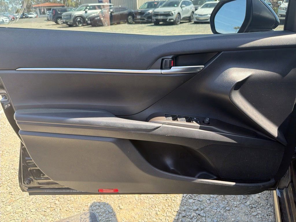 Used 2023 Toyota Camry SE image 7