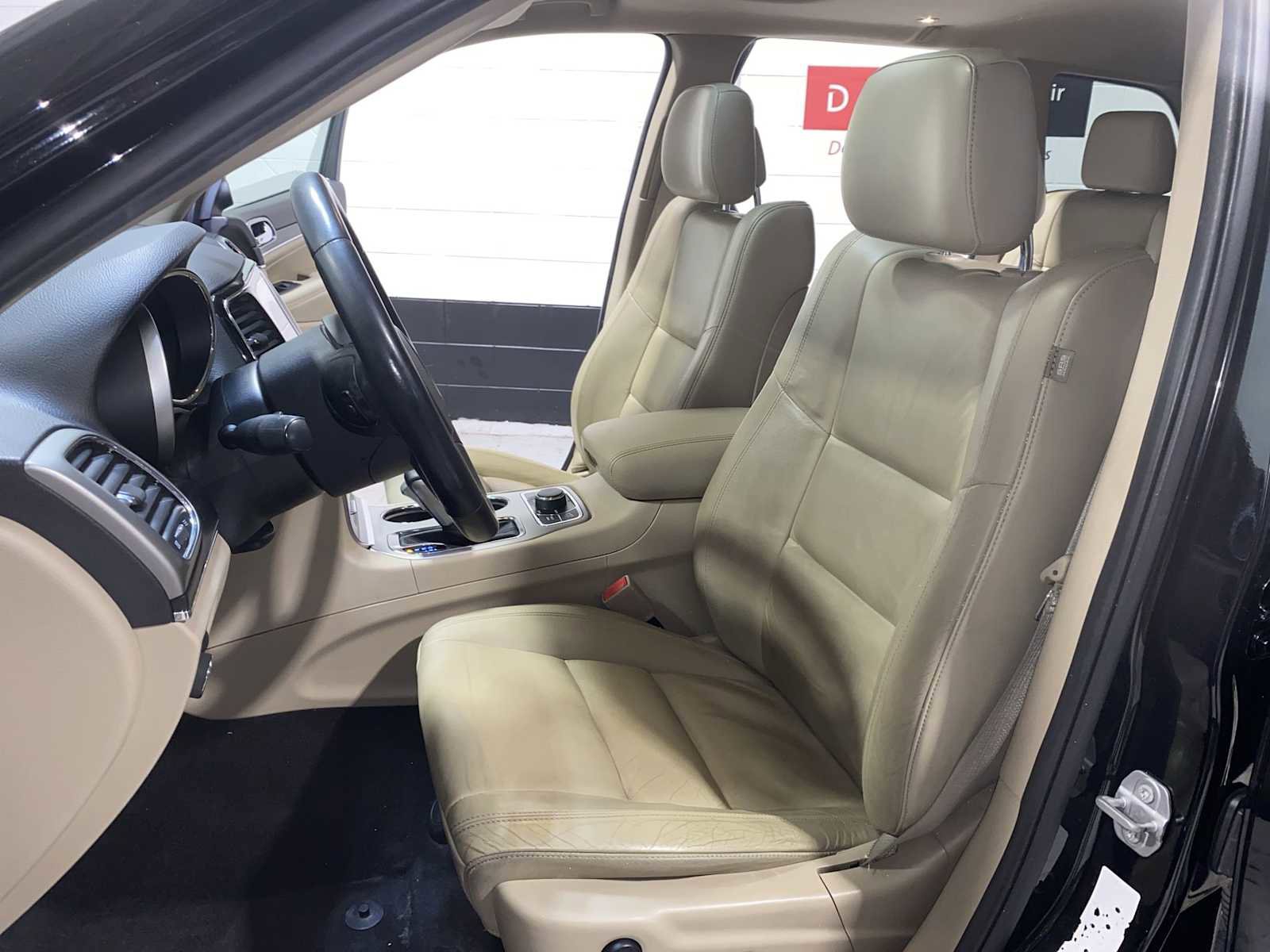 Used 2019 Jeep Grand Cherokee Limited AWD/4WD image 11