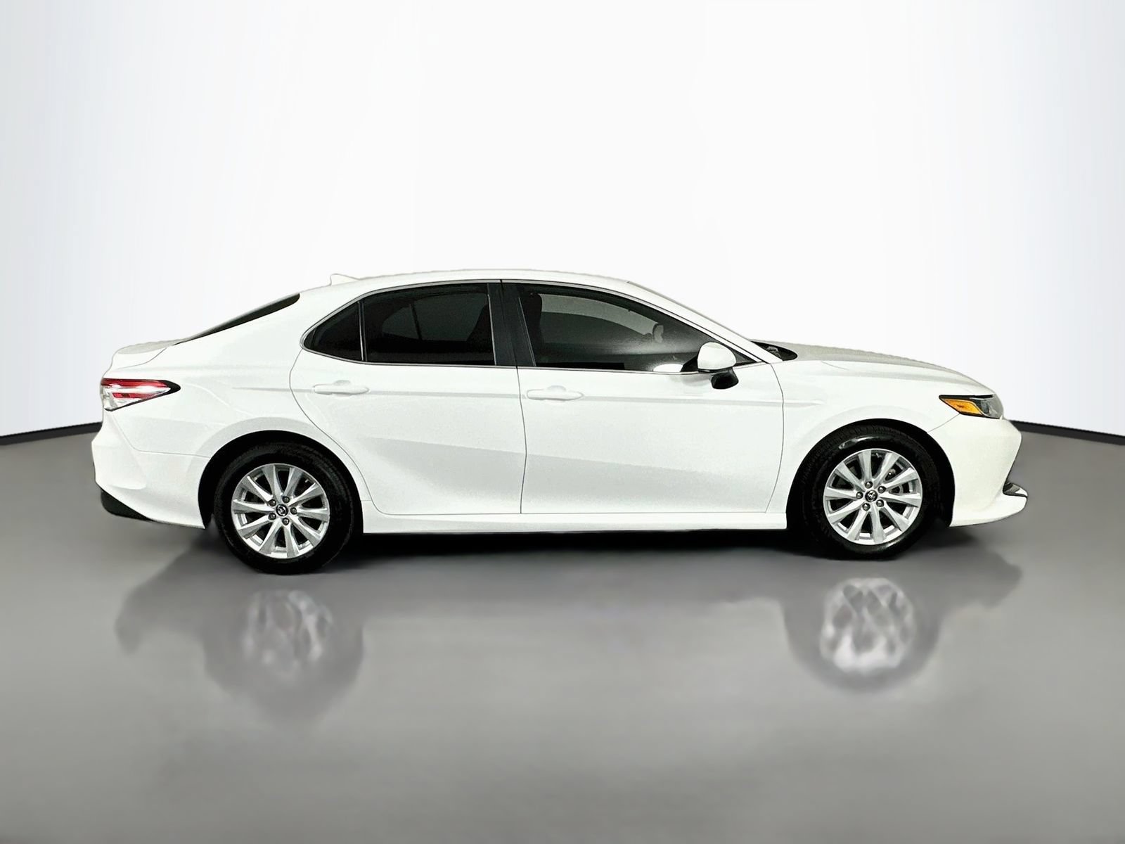 Used 2019 Toyota Camry LE FWD image 8