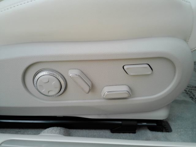 Used 2024 Genesis GV60 RWD image 20