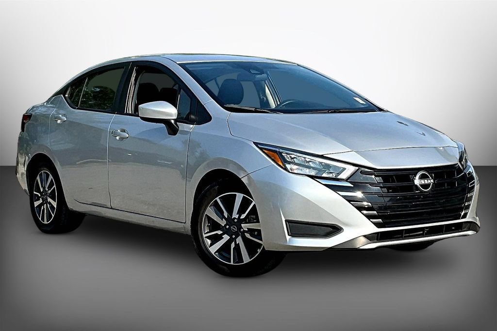 Used 2025 Nissan Versa SV FWD image 3