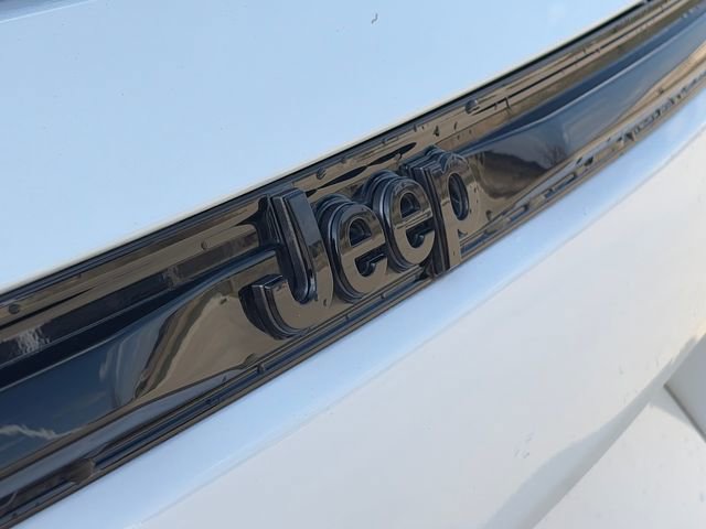 Used 2023 Jeep Grand Cherokee Altitude image 12