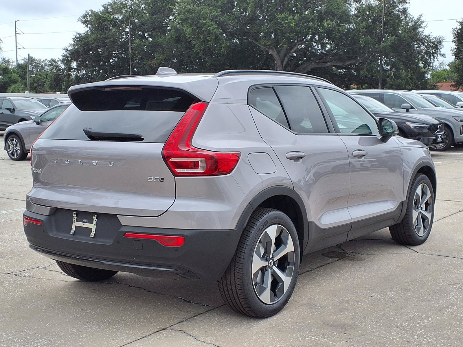 New 2026 Volvo XC40 B5 Plus w/ Protection Package Premier AWD/4WD image 7