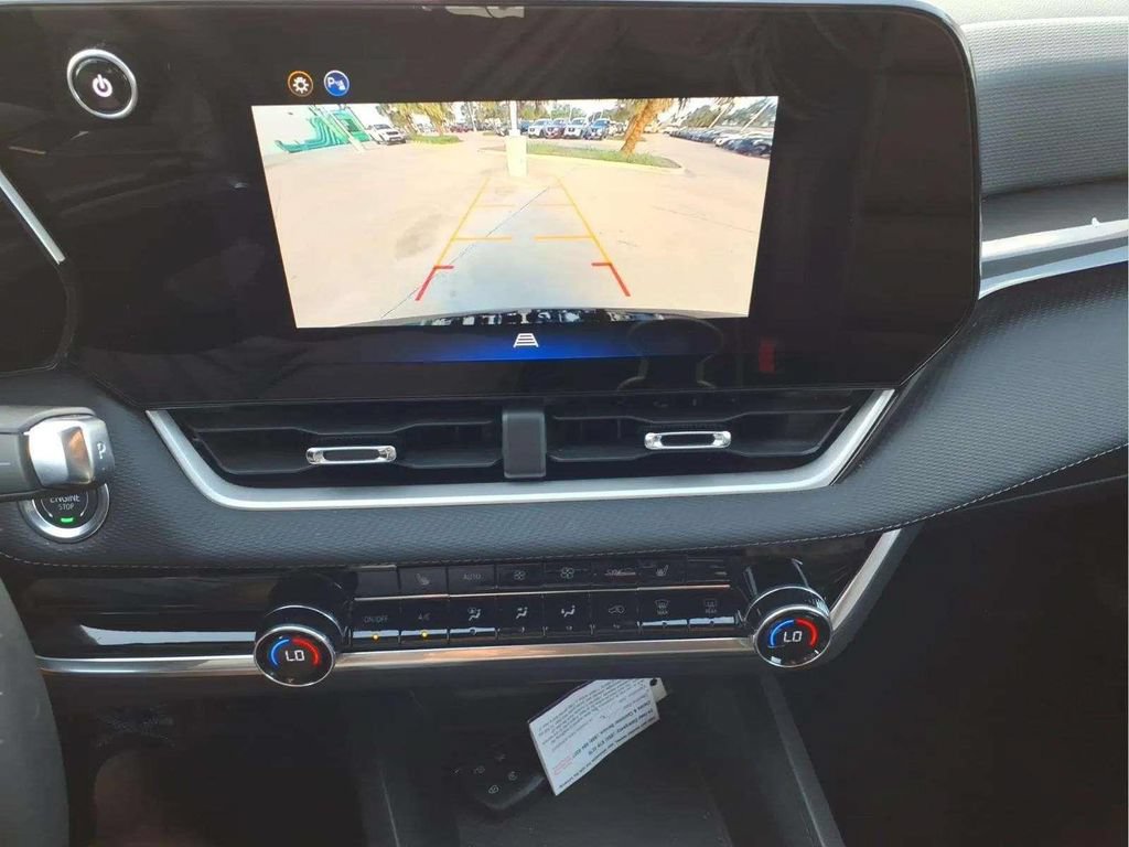 Used 2026 Chevrolet Equinox LT w/ Convenience Package II FWD image 16
