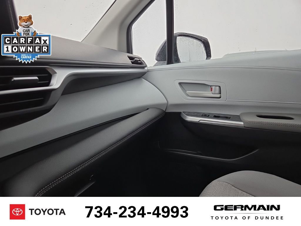 Used 2025 Toyota Sienna LE image 34