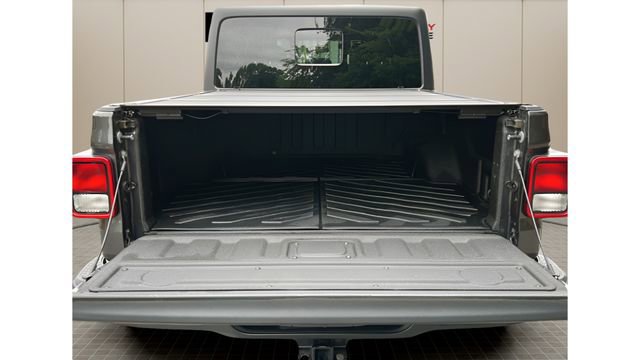 Used 2023 Jeep Gladiator Sport AWD/4WD image 5