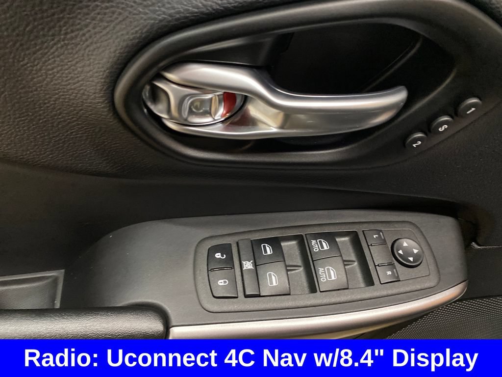 Used 2022 Jeep Cherokee Limited w/ Elite Package AWD/4WD image 10