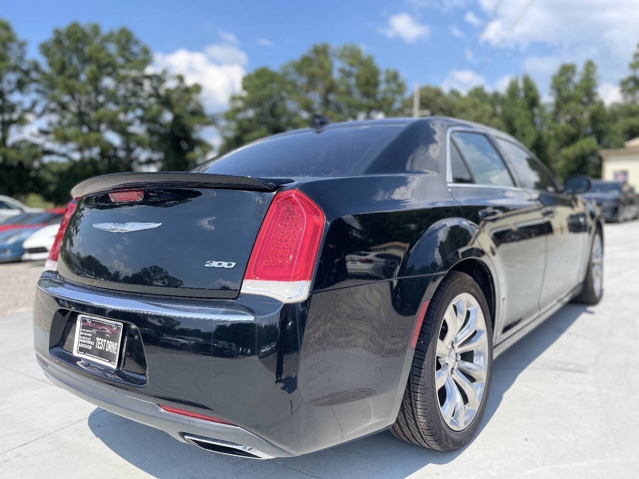 Used 2017 Chrysler 300 Limited RWD image 6