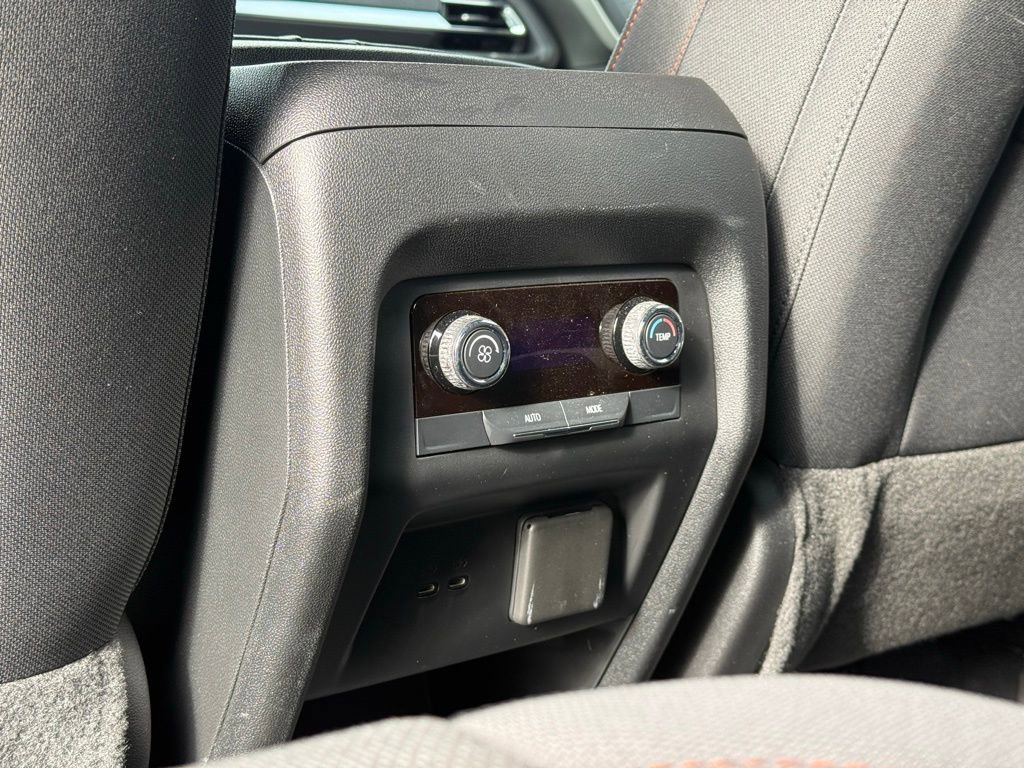 Used 2024 Chevrolet Traverse LT w/ Enhanced Driving Package image 28