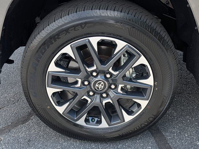 Used 2025 Toyota Tundra Limited AWD/4WD image 11