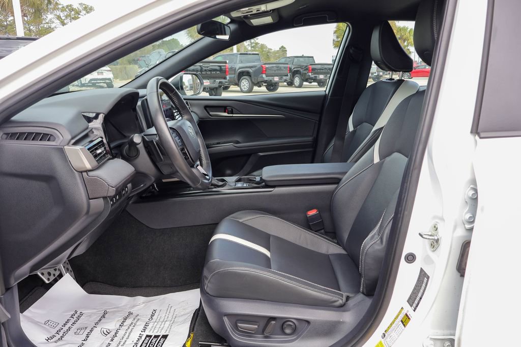 Used 2025 Toyota Camry SE FWD image 8
