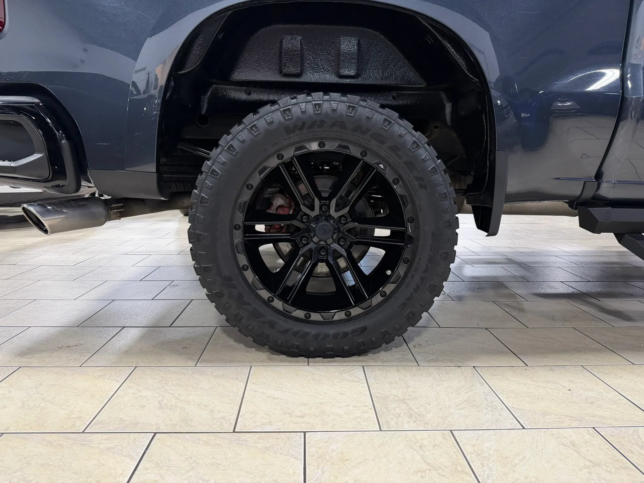 Used 2021 Chevrolet Silverado 1500 Custom Trail Boss AWD/4WD image 31