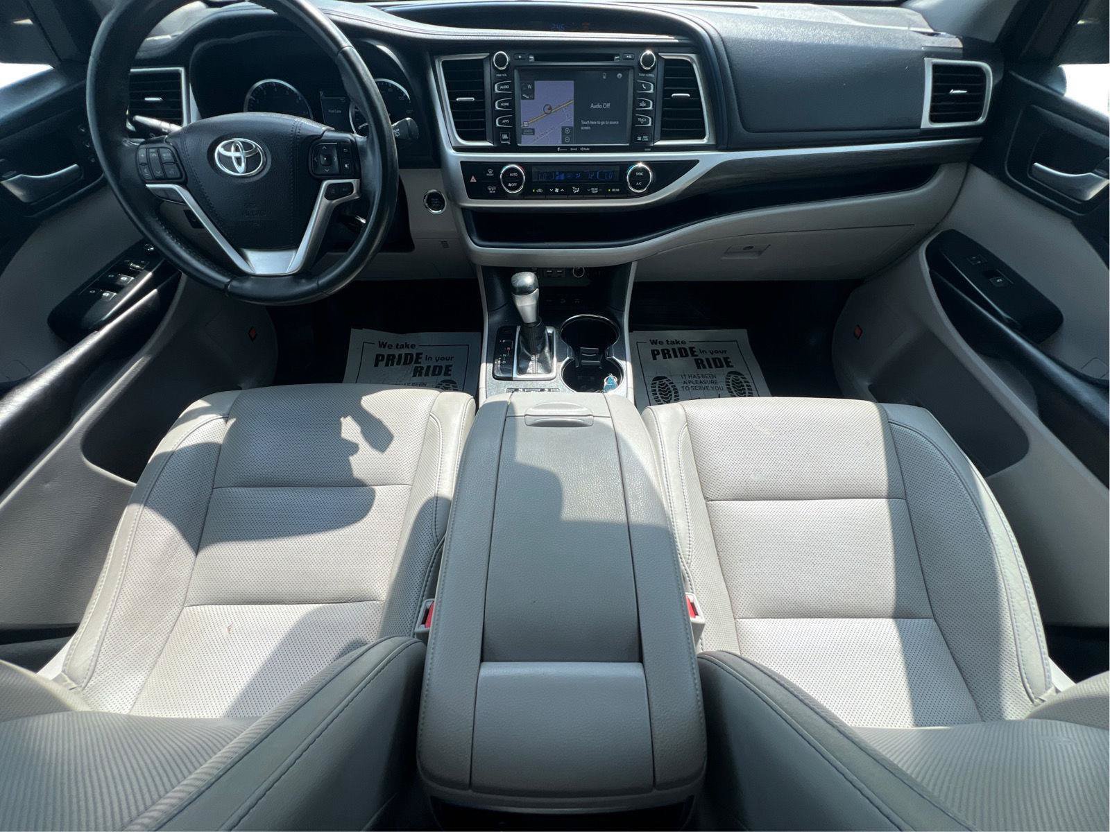 Used 2019 Toyota Highlander Limited AWD/4WD image 2