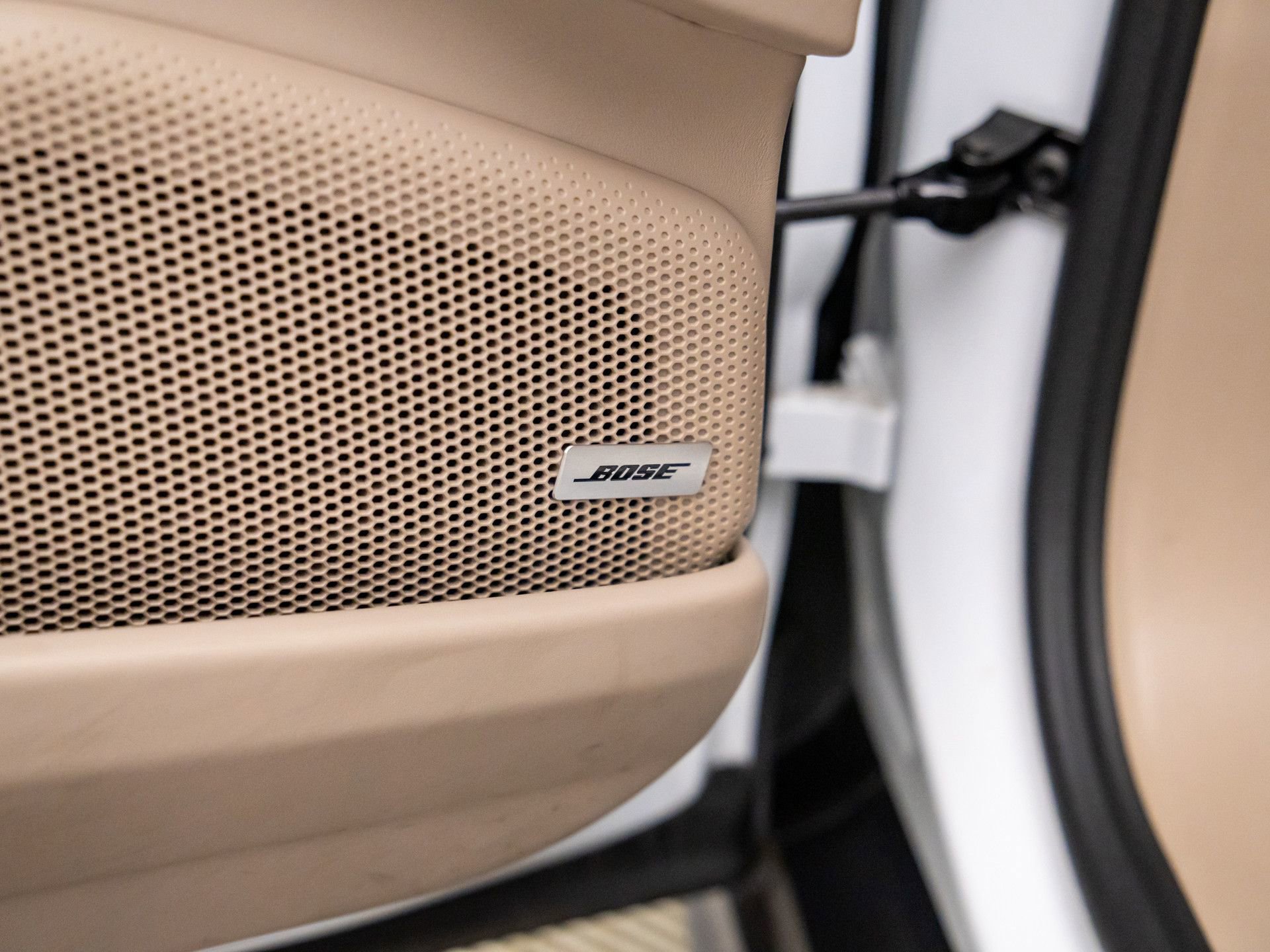 Certified 2024 Porsche Panamera 4 image 15