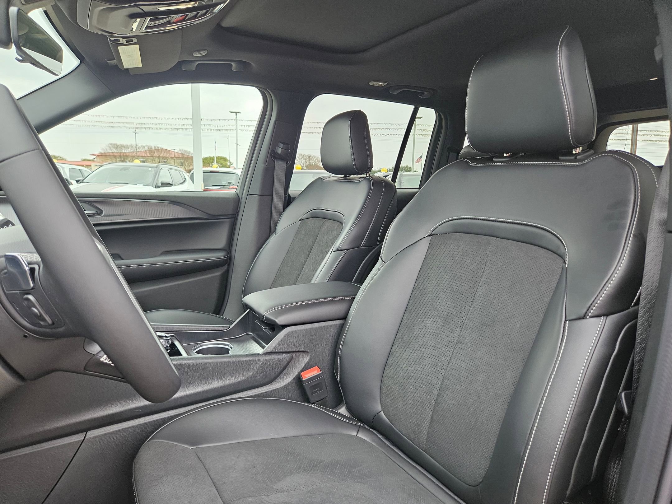 New 2025 Jeep Grand Cherokee Altitude image 12