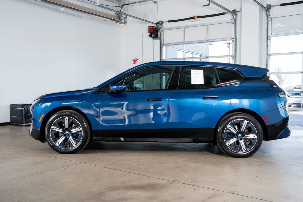 Used 2024 BMW iX xDrive50 w/ Premium Package AWD/4WD image 22