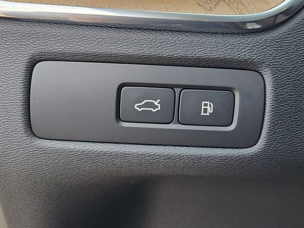 New 2026 Volvo XC60 T8 Plus w/ Protection Package Premier image 12