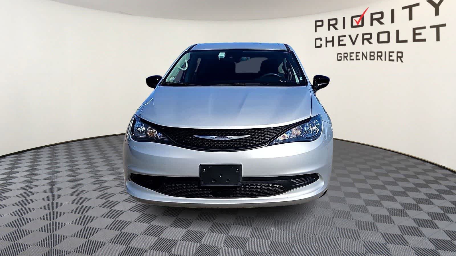 Used 2024 Chrysler Voyager LX FWD image 3