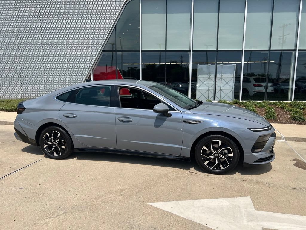 Used 2025 Hyundai Sonata SEL FWD image 4