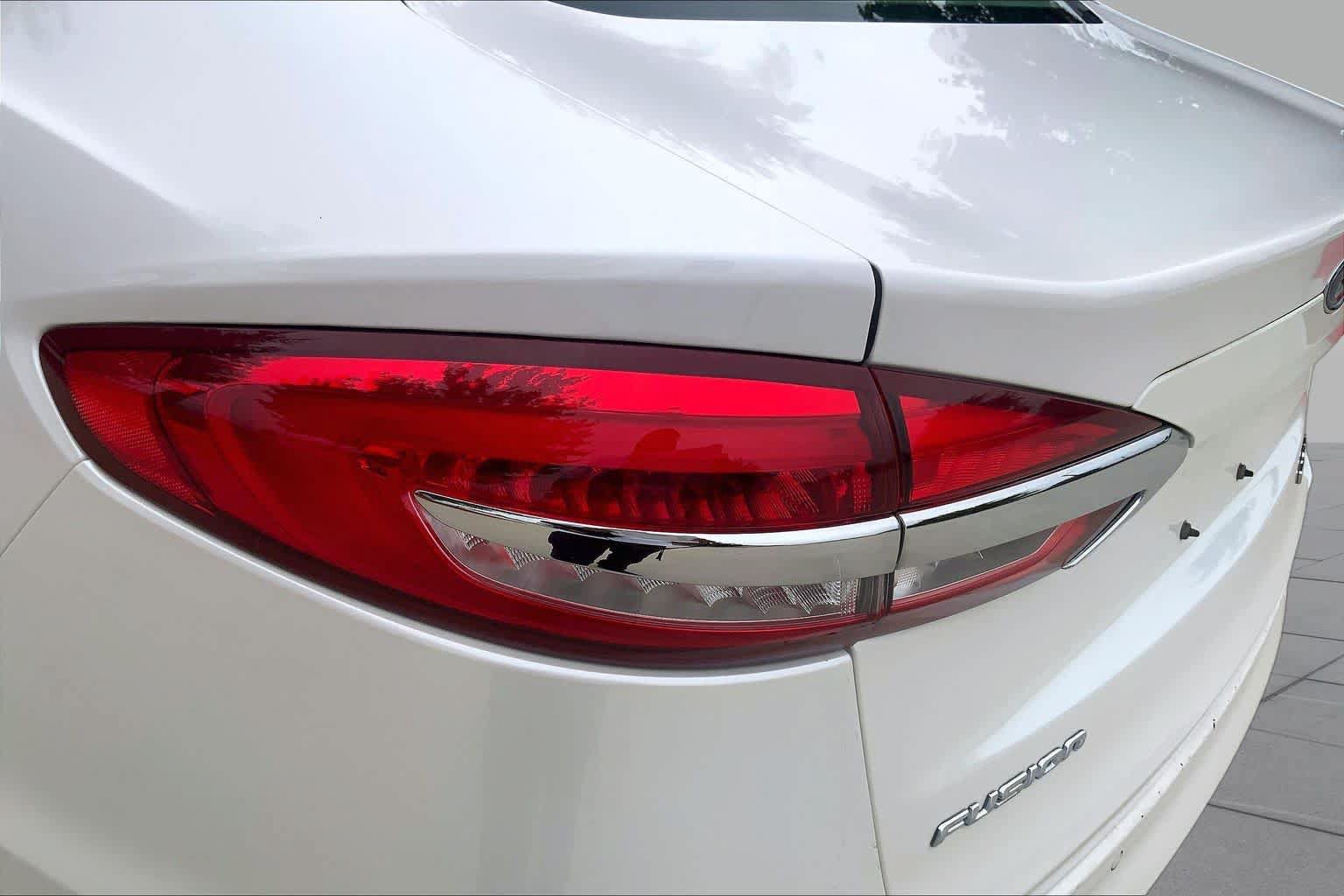 Used 2020 Ford Fusion SEL FWD image 28
