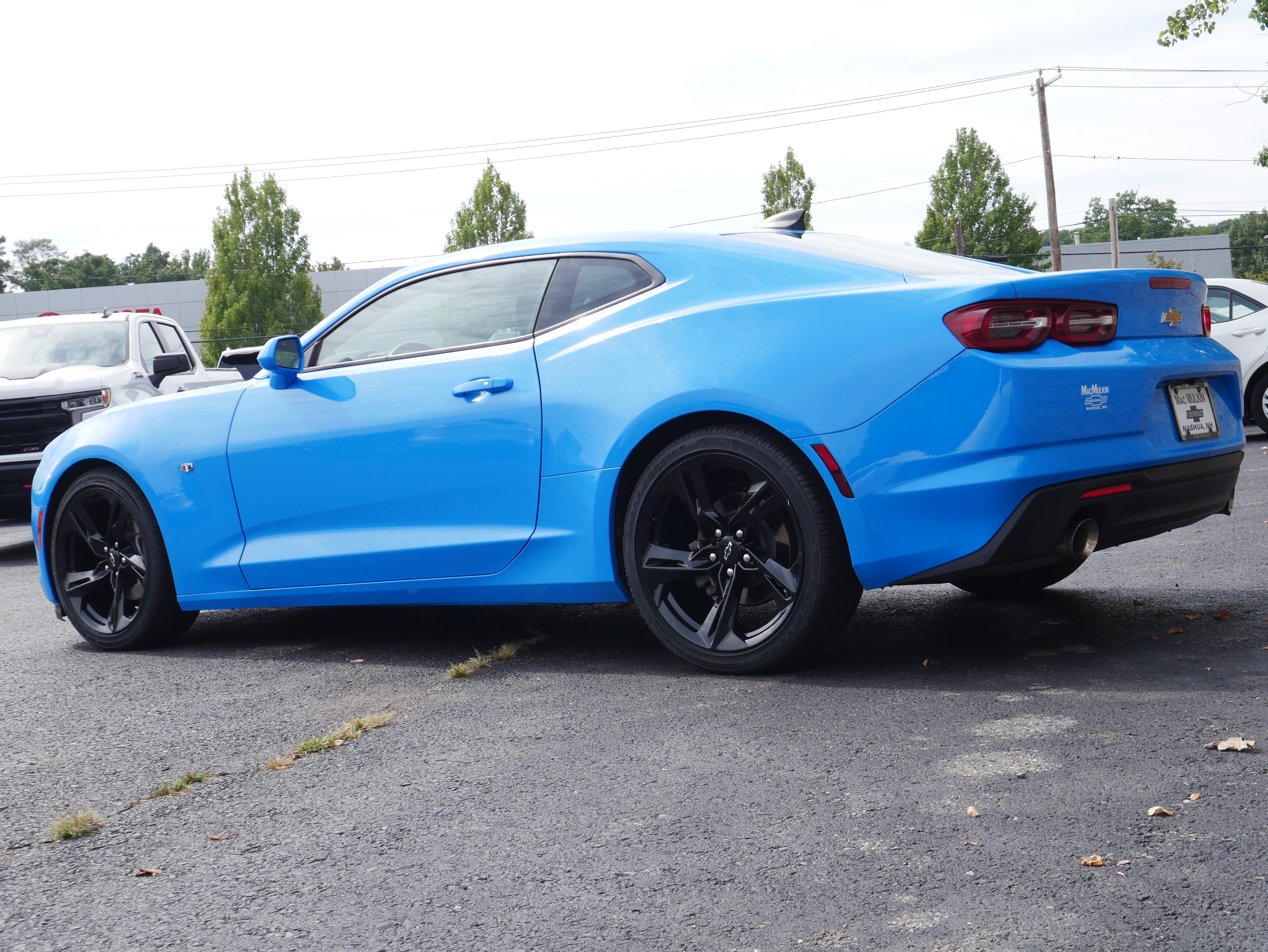 Used 2023 Chevrolet Camaro LT RWD image 4
