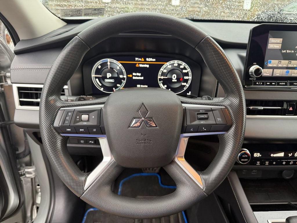 Used 2025 Mitsubishi Outlander ES AWD/4WD image 15