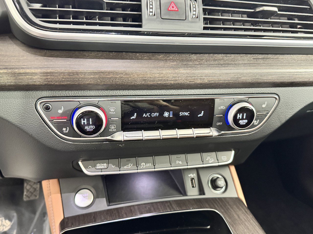 Used 2024 Audi Q5 e Premium Plus w/ Premium Plus Package image 14