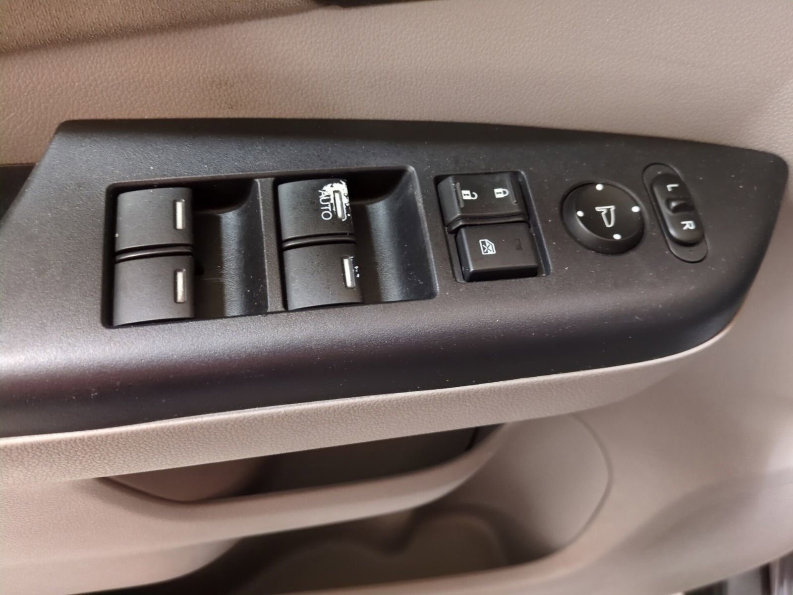 Used 2014 Honda CR-V EX image 17