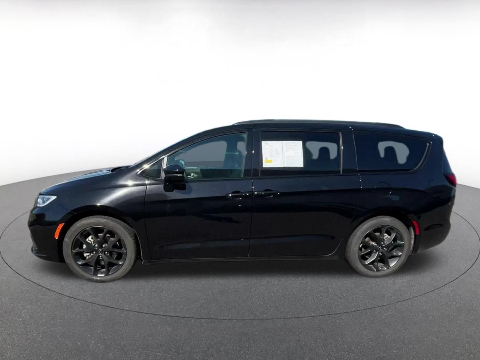Used 2025 Chrysler Pacifica Limited FWD image 8