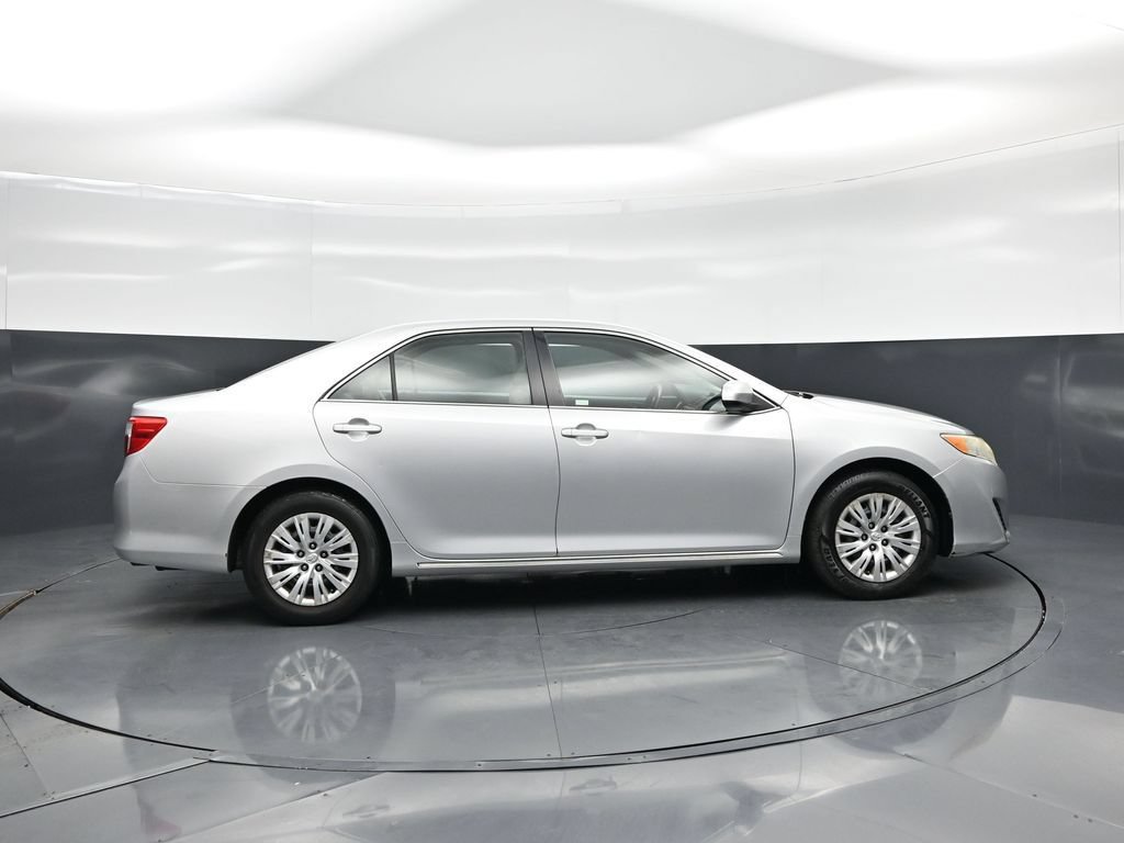 Used 2014 Toyota Camry LE FWD image 19
