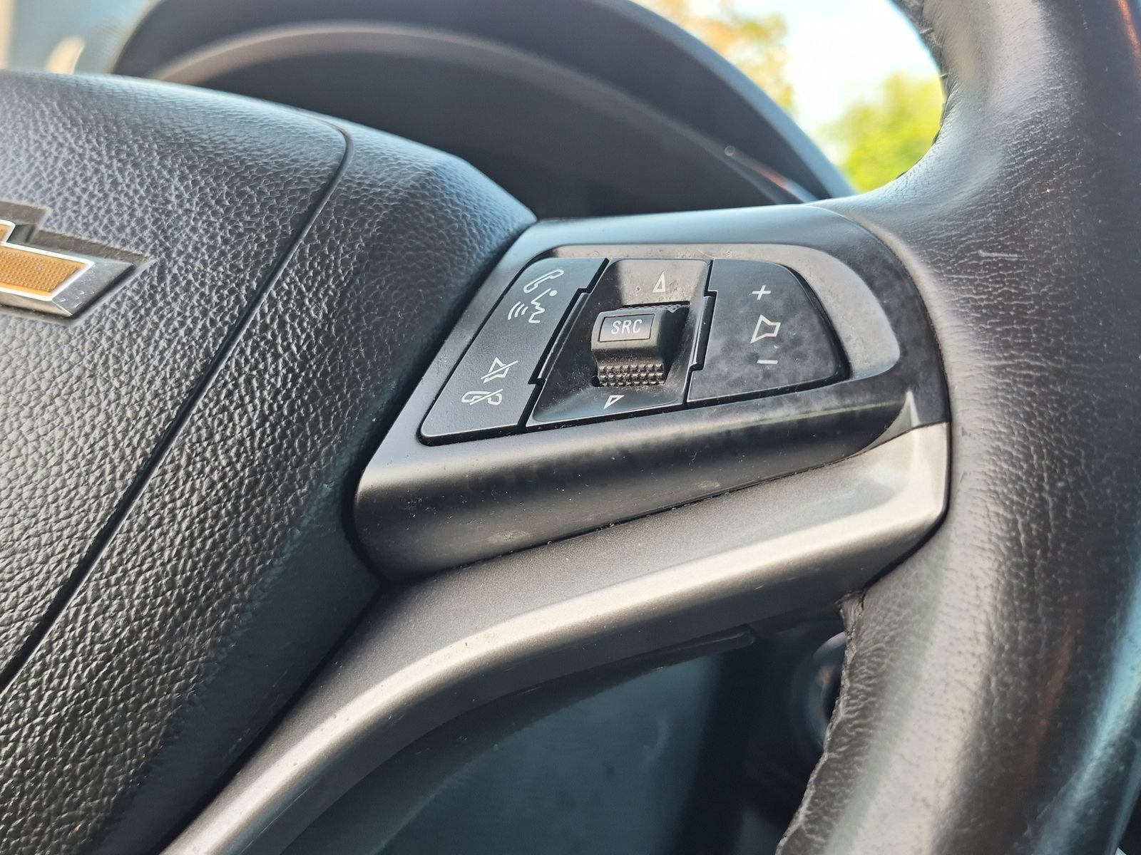 Used 2019 Chevrolet Trax LT w/ LT Convenience Package FWD image 23