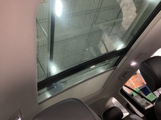 Used 2022 Volkswagen Tiguan SE image 18