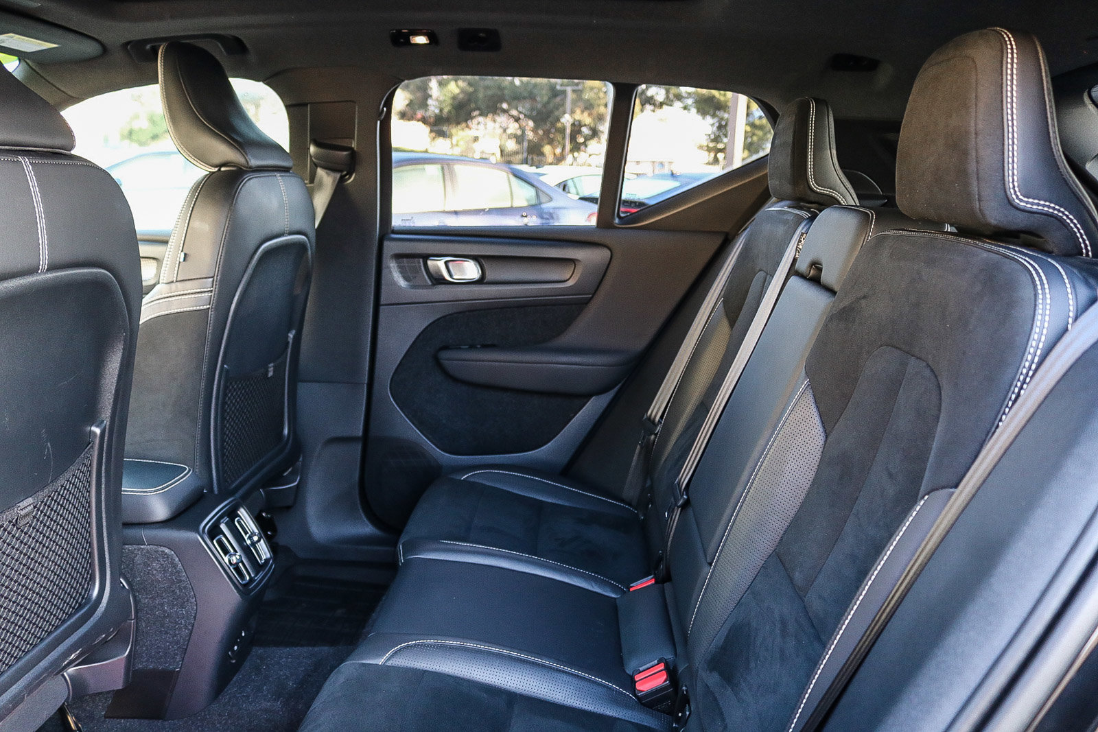 Used 2021 Volvo XC40 P8 Recharge w/ Advanced Package image 18