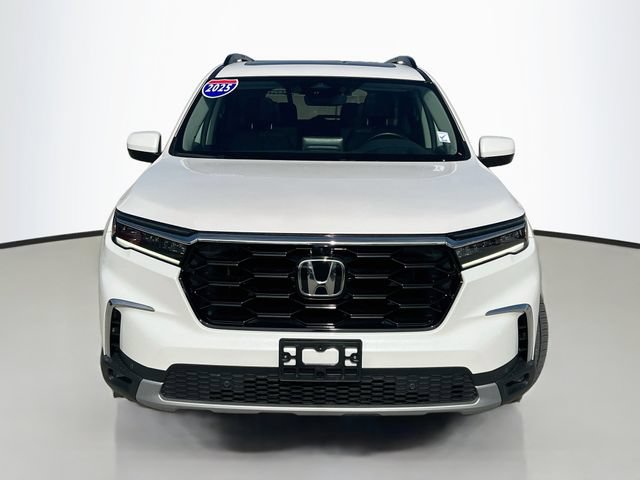 Used 2025 Honda Pilot Elite image 3