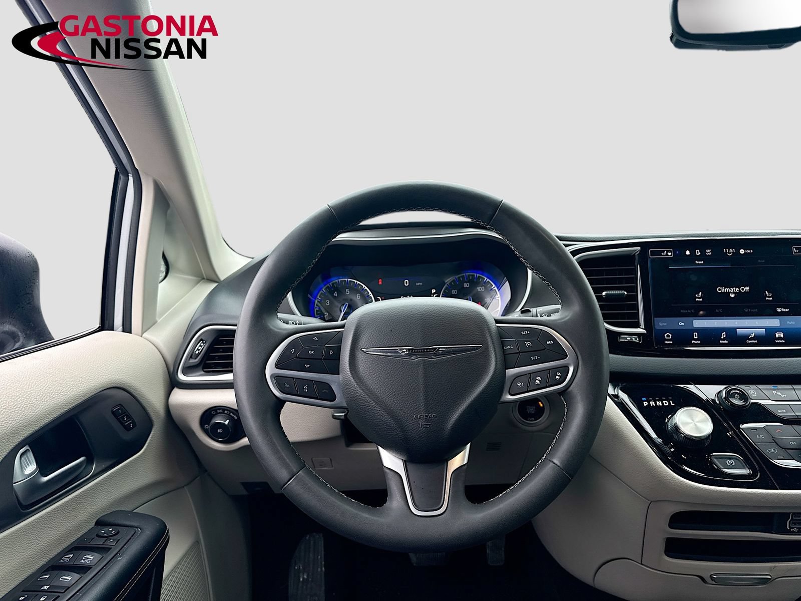 Used 2023 Chrysler Pacifica Touring-L FWD image 30