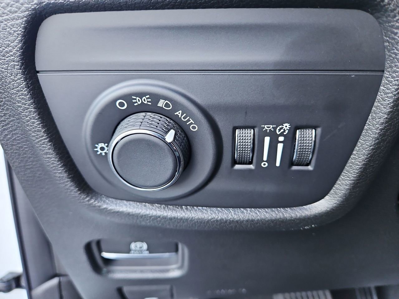 New 2025 Jeep Grand Cherokee L Altitude image 31