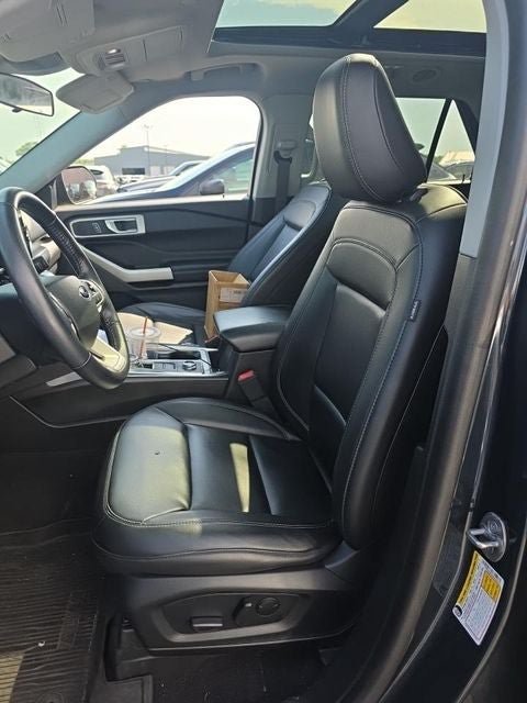 Used 2022 Ford Explorer XLT w/ Equipment Group 202A AWD/4WD image 22