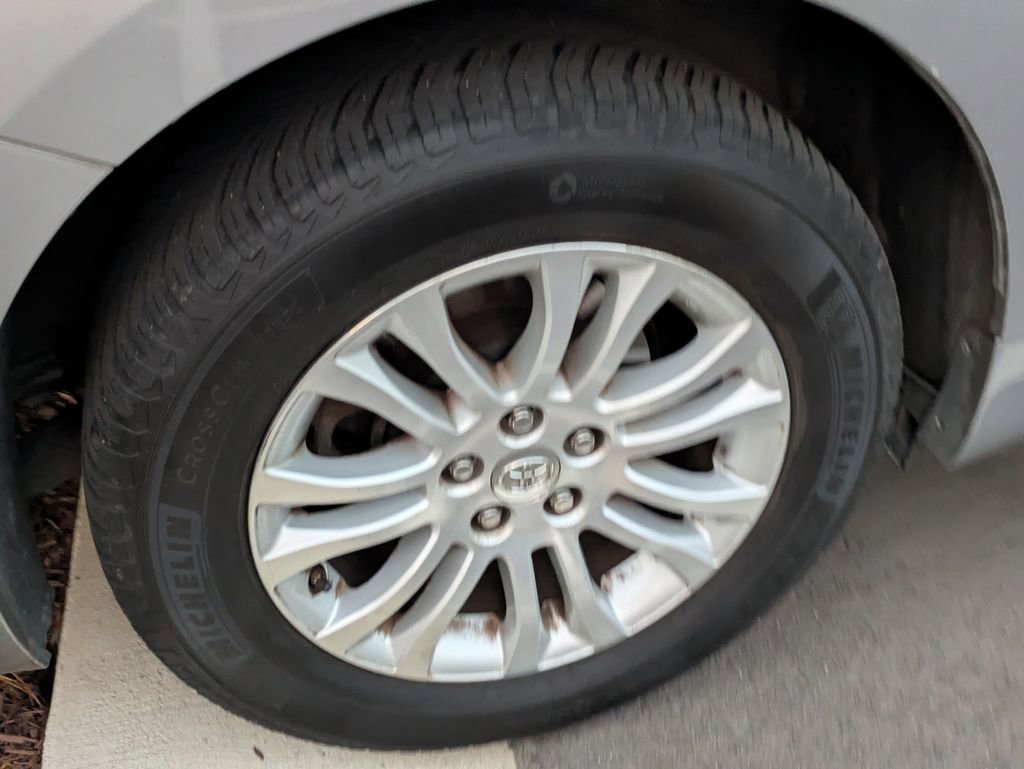 Used 2015 Toyota Sienna XLE Premium FWD image 9