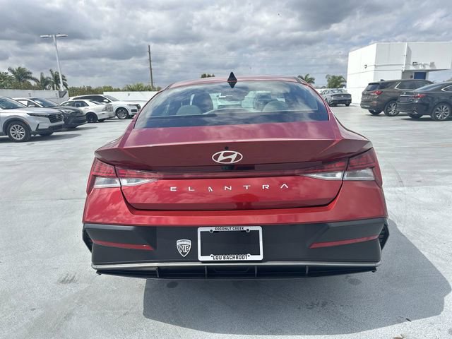 Used 2025 Hyundai Elantra SEL FWD image 32