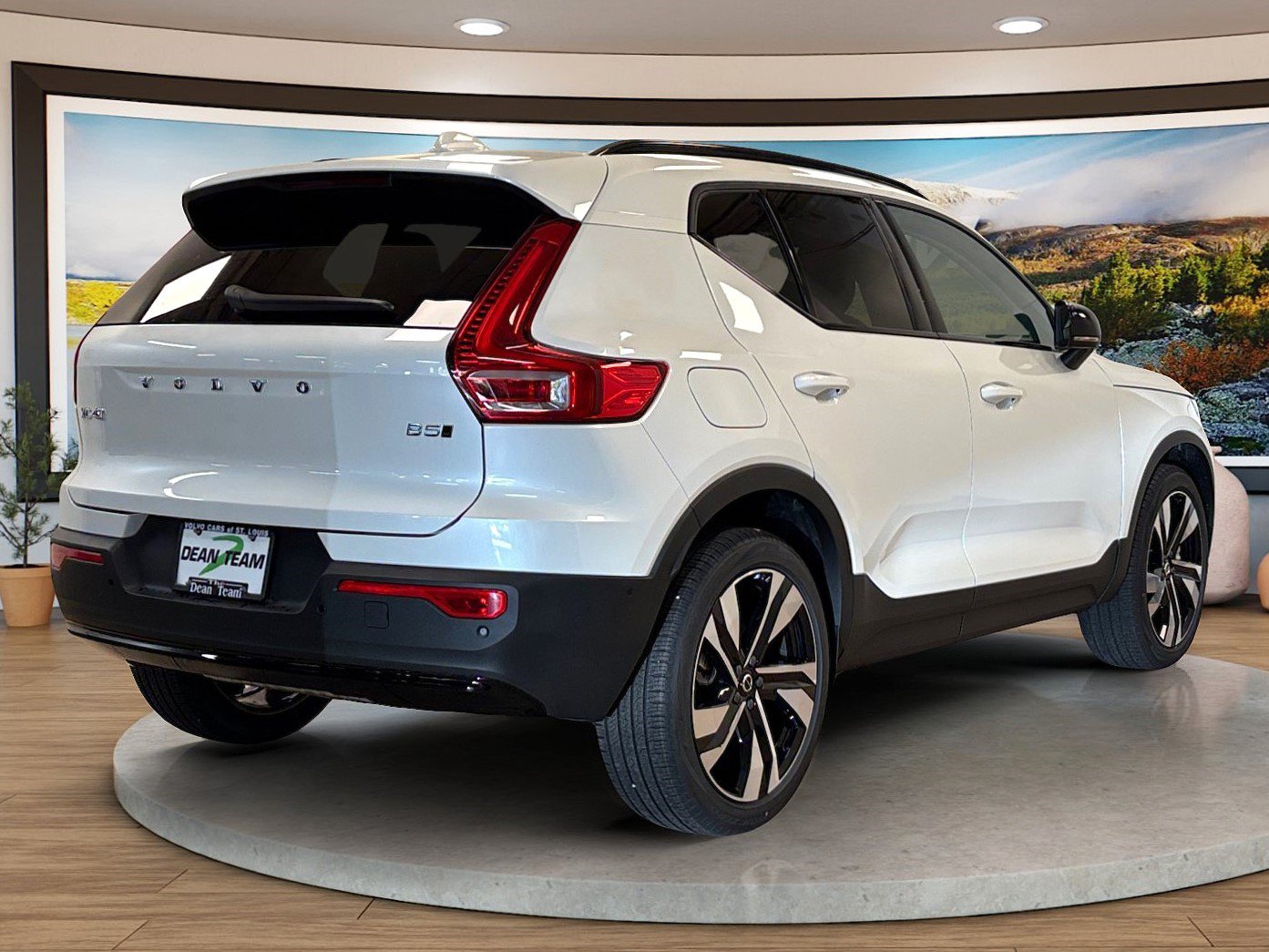 New 2026 Volvo XC40 B5 Ultra w/ Protection Package Premier AWD/4WD image 6
