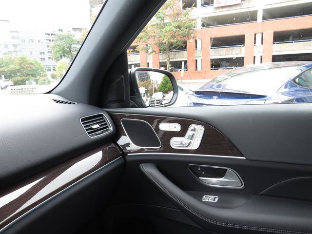 Used 2025 Mercedes-Benz GLE 450e 4MATIC w/ Driver Assistance Package image 16