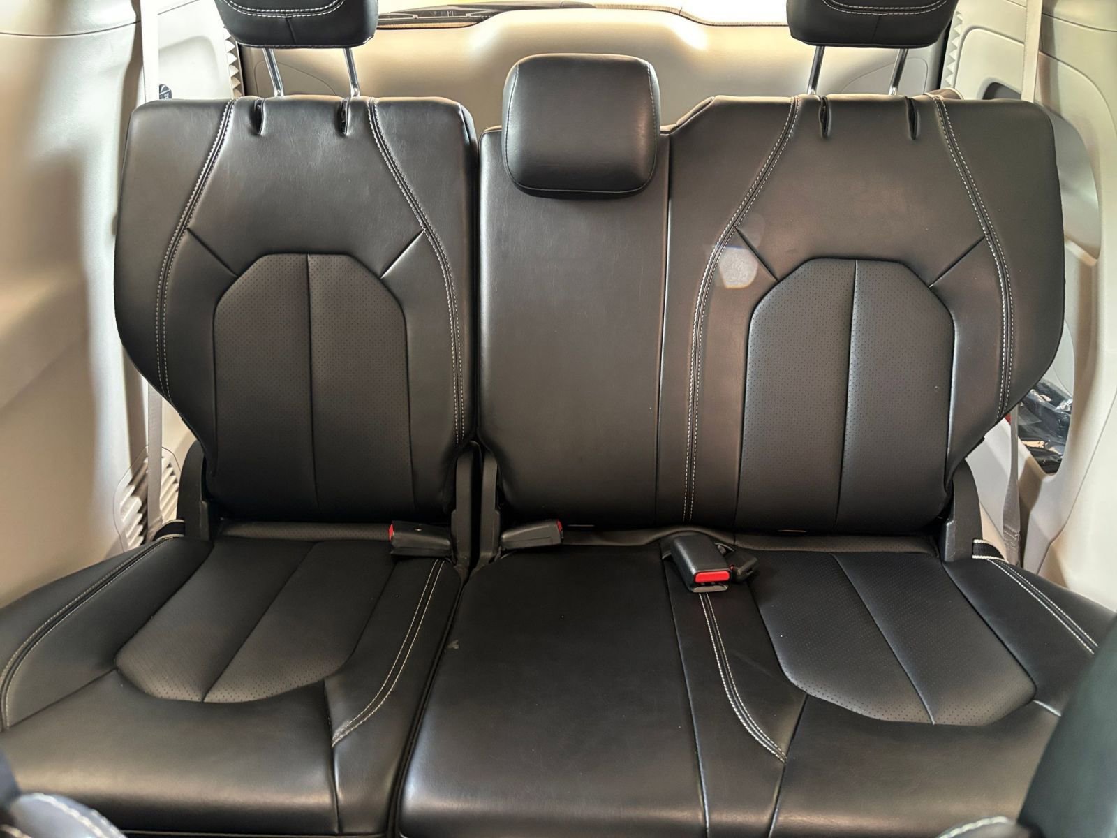 Used 2024 Chrysler Pacifica Touring-L FWD image 31
