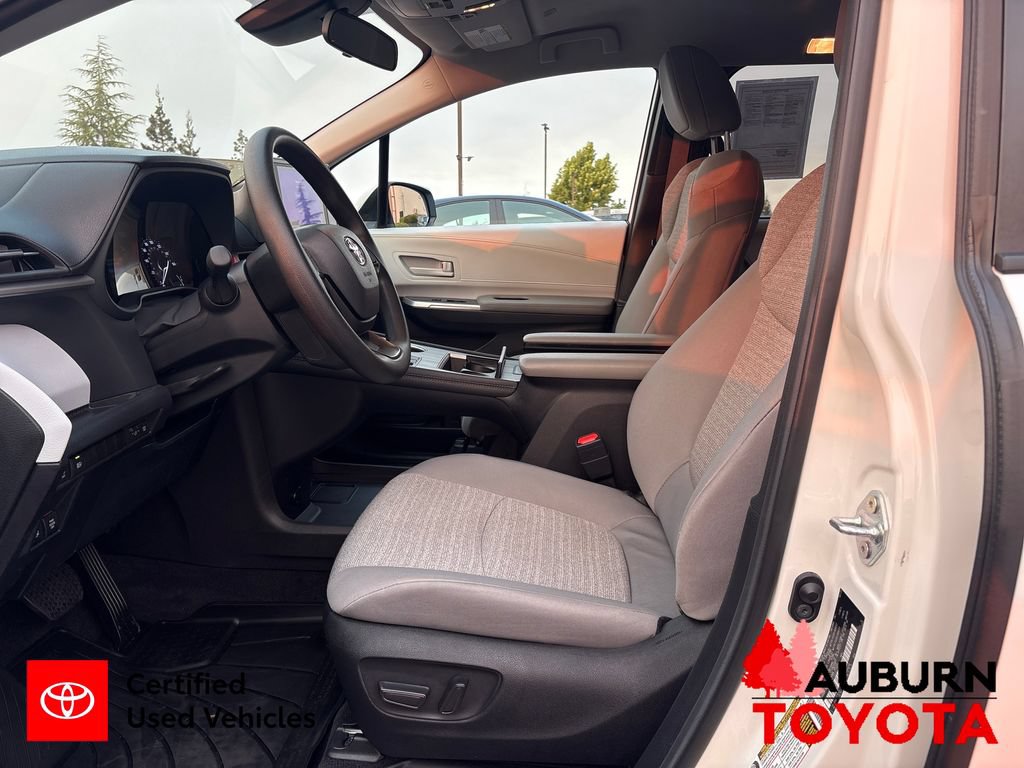 Certified 2025 Toyota Sienna LE AWD/4WD image 19