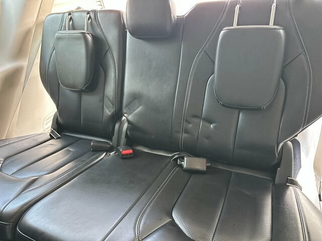 Used 2023 Chrysler Pacifica Touring-L FWD image 17