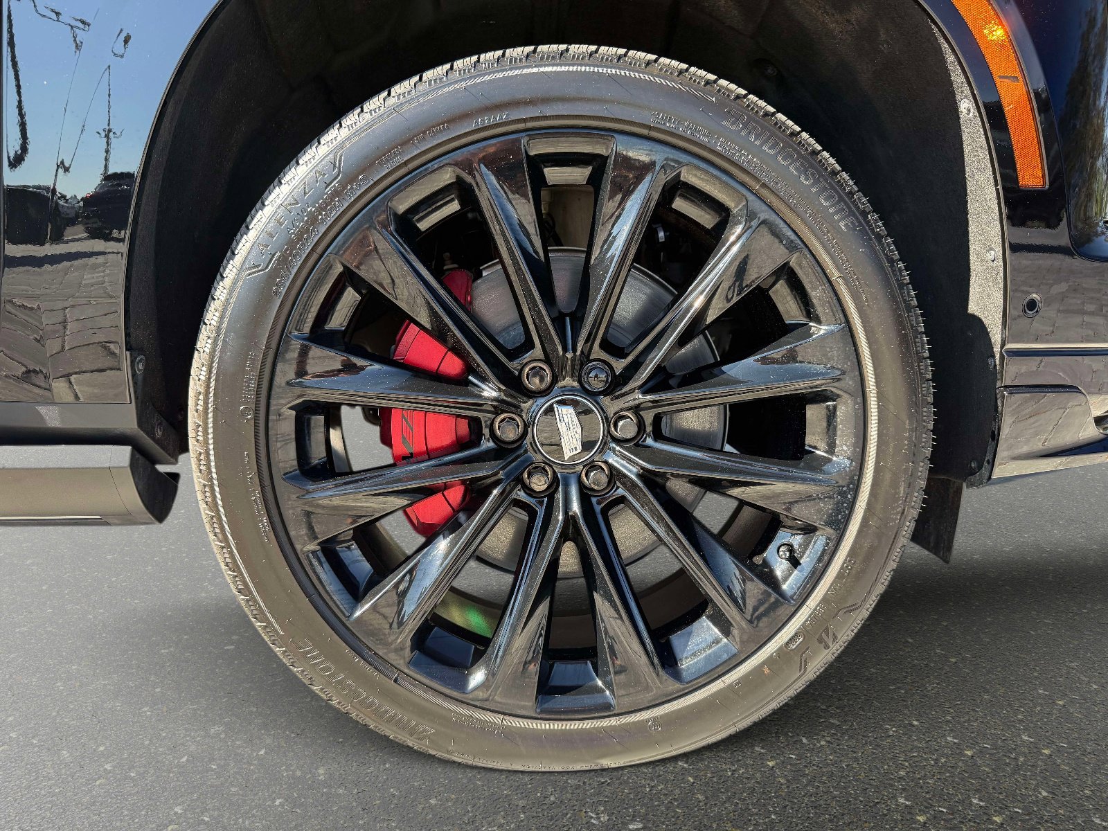 Used 2026 Cadillac Escalade V w/ LPO, ONYX Package image 24